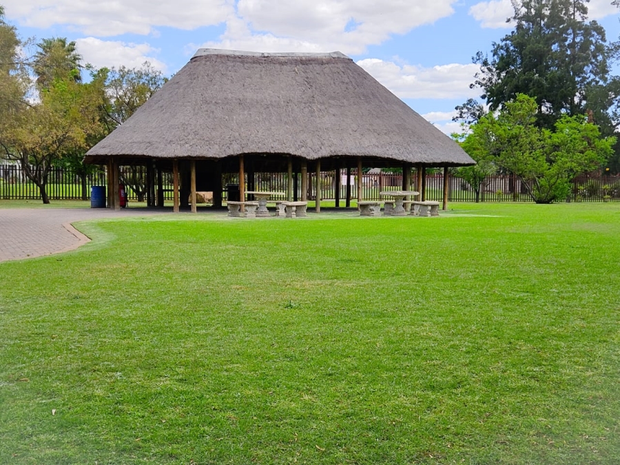 5 Bedroom Property for Sale in Maraldi Estate Free State